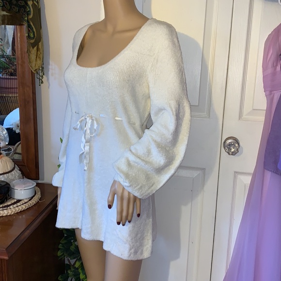 Moda International Sweaters - Victorias Secret ivory scoop neck tunic balloon sleeve sweater L